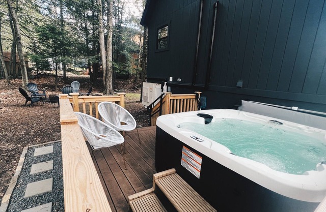 Black Pocono Cabin Retreat — Hot Tub, Grill & Walk to Lake