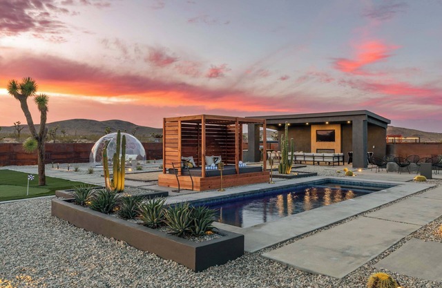 BLACK SKY HOUSE (Pool/Spa/BocceBall/EV Charger)
