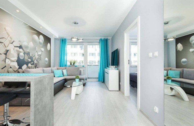 Apartamento Blizej Morza 16/3 con dormitorio y balcón