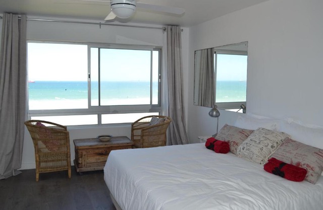 Blouberg Studio Wow