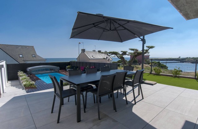 Golpe de corazón asegurado para esta villa de 5 * con piscina y SPA frente al mar