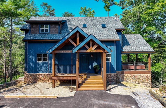 Experience Mountain Elegance- 3 Bedroom Luxury Chalet Retreat