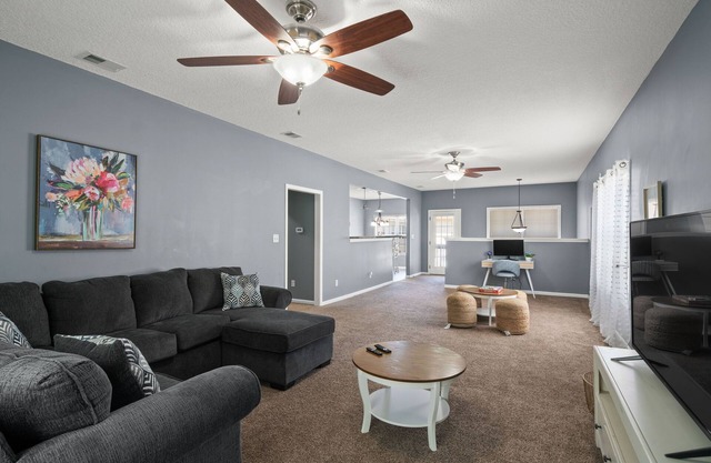 Blue Dog Inn | 3 Bed, 2 Bath