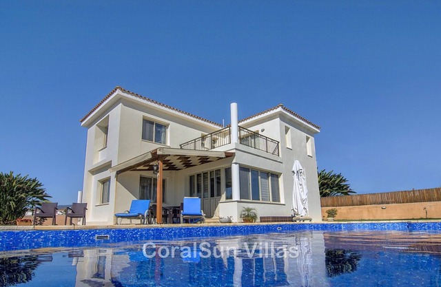 MAR AZUL - Primera línea Villa preciosa, piscina grande, cerca de las comodidades Polis Paphos