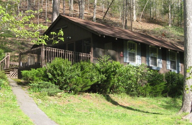 Blue Shutter Cottage en Bear Paw - ¡Escapada a la gran montaña!