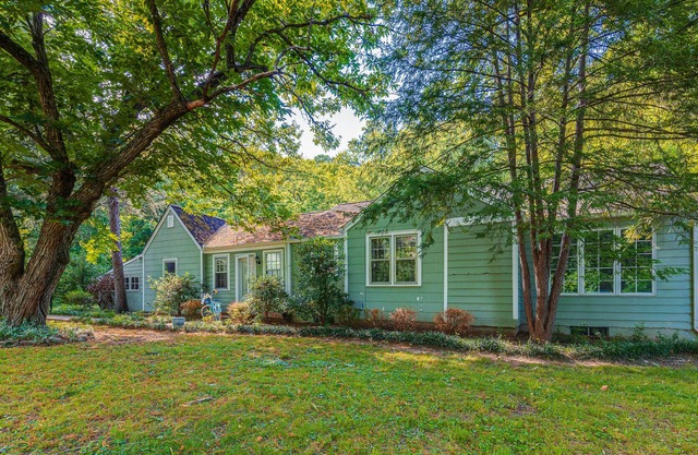 Bluebird Cottage | House in Nashville