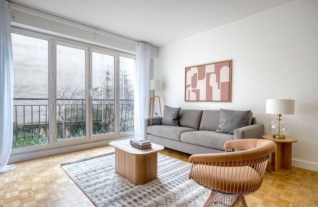 Blueground | Batignolles, close to restaurants