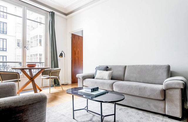Blueground | Champs-Élysées, furnished + kitchen