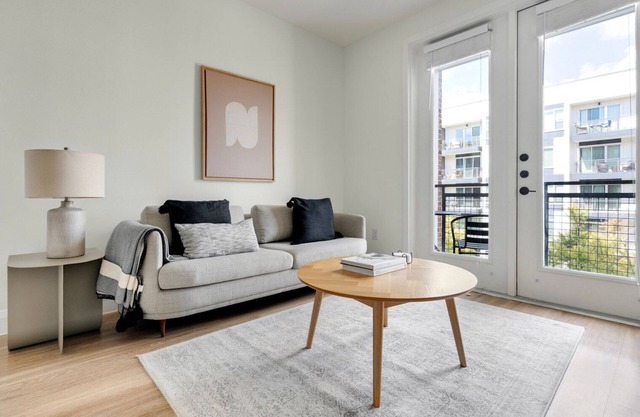 Blueground | Hancock, pool, nr Zilker Park