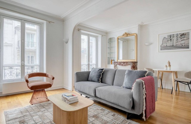 Blueground | Montmartre, close to shops & cafes