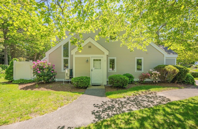 BNEHJ - NEW LISTING! Howland Circle End unit with great A/C at Ocean Edge Villages **SPECIAL JUNE RATES! **