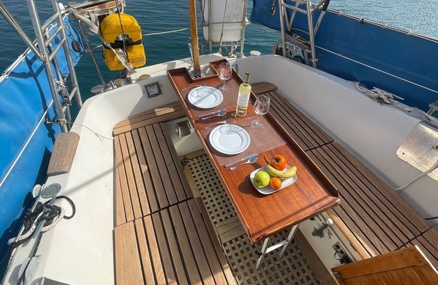 Barco 'El Velero' con vistas al mar y terraza privada