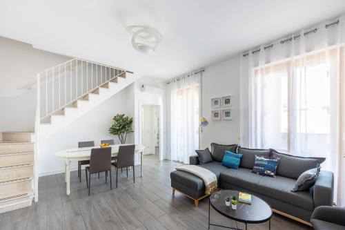 Bocconi's Nest - Close to Duomo with terrace