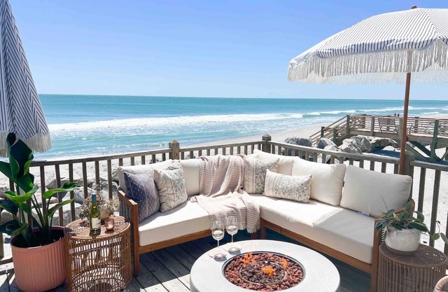 Bohemian Oceanfront family getaway in CB!