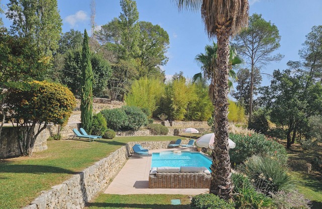 Bohemian Provençal holiday villa near Lake Saint-Cassien
