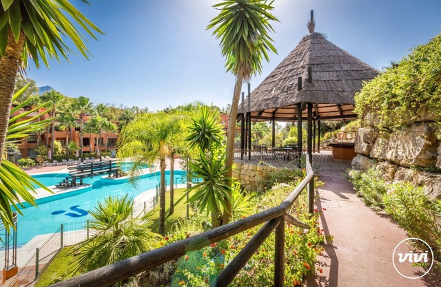 Boho | Apartamento con piscina en Nueva Andalucía
