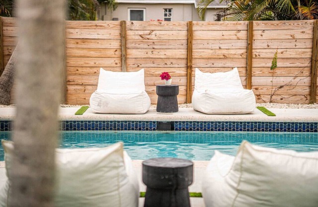 Boho Villa . POOL| SAUNA| near Beach | king bed