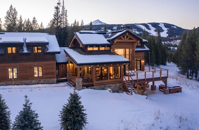 Custom-Built Cabin in Spanish Peaks with Beautiful Views