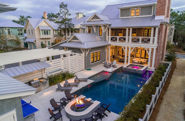 ¡La piscina privada más grande de "Vermillionaire" en WaterColor! ¡Futbolín y ping pong!