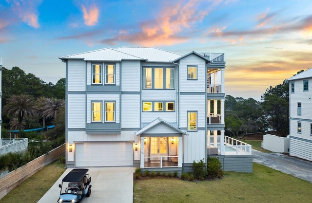 Private Pool! Serene Views! 5 Adult Bikes! Just a Short Walk to the Beach! Low-Speed Vehicle!