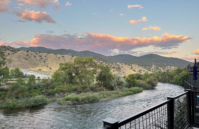 Book NOW for Summer Events! Downtown Salida with 3 balconies on the River!
