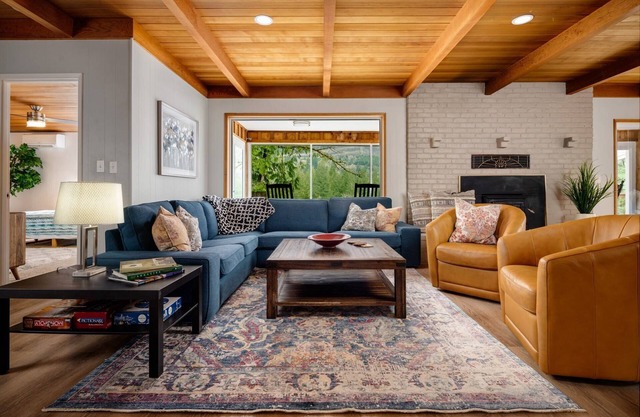 Magnificent Valley and River Views, Pet Friendly, Huge Deck & Gazebo w/ Hot Tub, 15 Miles 2 Gov Camp