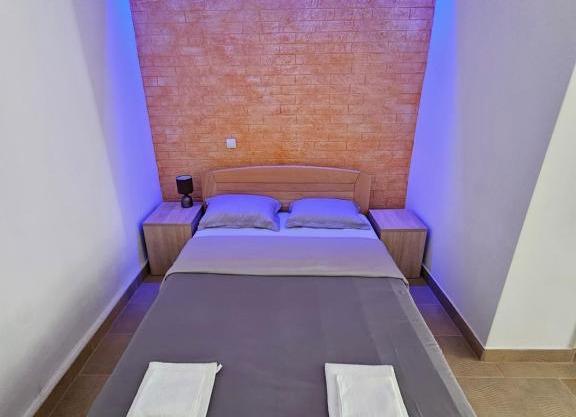 Booking Apartments Alone 2