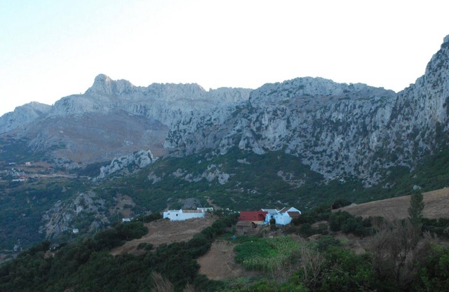 Impresionantes vistas de montañas, mar y ...