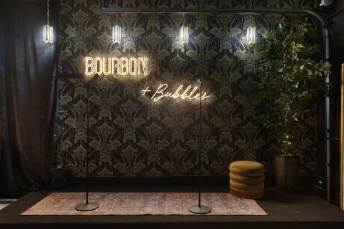 Bourbon & Bubbles - Rooftop Hot Tub & Speakeasy