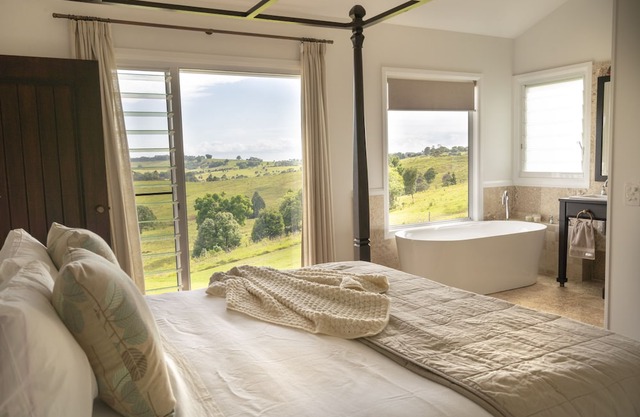 Boutique Holiday Cottages overlooking Byron Bay