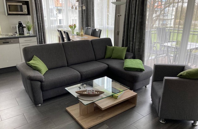 Cama con somier | W-LAN | Chimenea | Sauna | Whirlpool | Silla de playa | Seguro | balcón