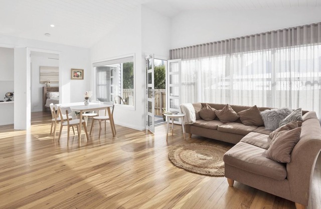 Brand New 2 bedroom home, 300m from Queenscliff beach
