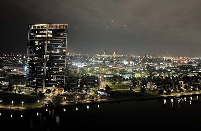 Brand New 2BR Waterfront Docklands/Free Parking