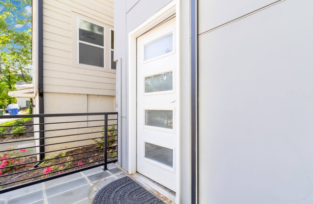Brand-New 3Story Home with Rooftop in Midtown