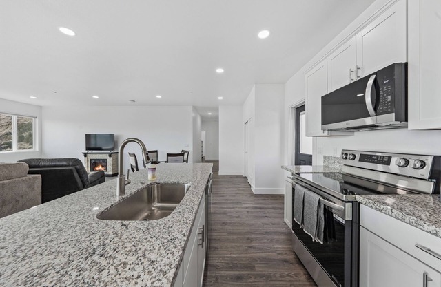 Brand-new 4-bed, 2-bath suite with stunning lake views.