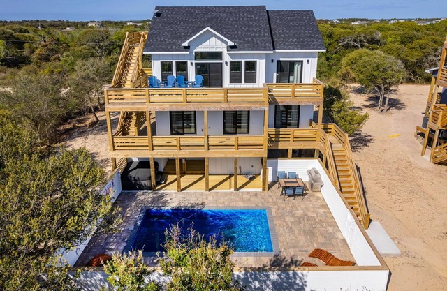 Brand New 4 Bedroom Home w/ Pool, Hot Tub, Close to Beach, Wild Horses​, Views