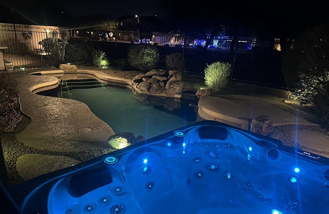 Ubicación perfecta con piscina y jacuzzi. Golf, entrenamiento de primavera, compras y más