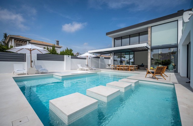 Casa de diseño a estrenar en Mijas