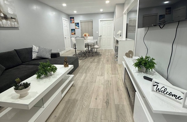 Brand New Home w/Garden Near Beaches