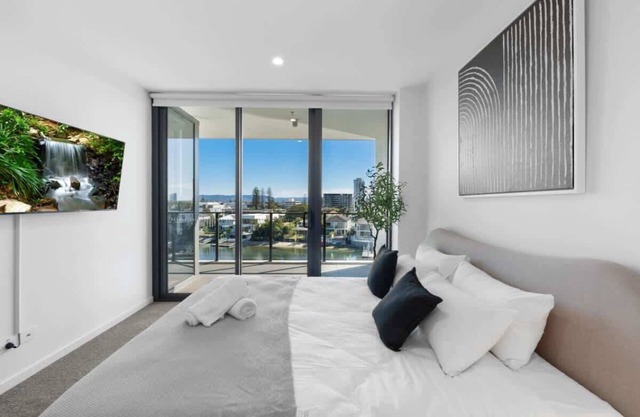 Brand New Japanese style Riverview 2 Bedroom with Free Parking/Pool/GYM