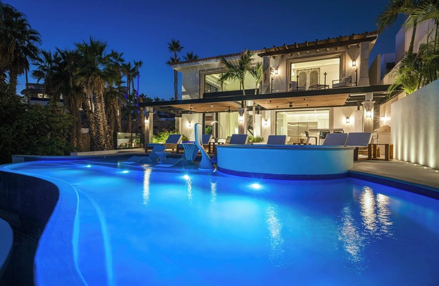 Brand New Luxury 5BR Villa with Theatre, Gym and Spa!