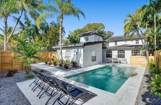 Brand New Luxury Vacation Home with heated POOL, walk to Las Olas & Beach