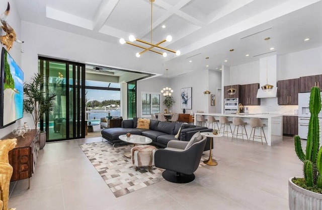 BRAND NEW Luxury Villa w/Heated and Chilled Pool