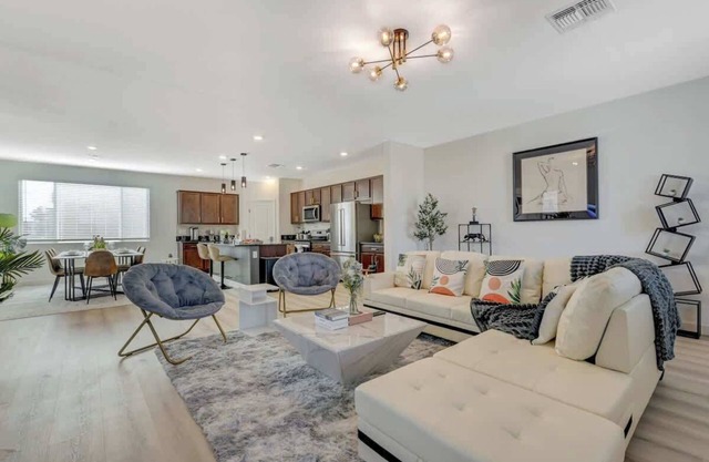 Brand New Modern & Luxe 5BR House Minutes to Strip