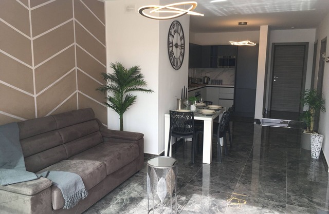 Penthouse moderno a 2 minutos del mar-central de Bugibba (barbacoa + aire acondicionado + wifi gratuito)
