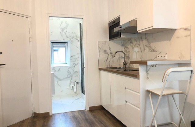Estudio completamente nuevo ubicado en el centro de París.