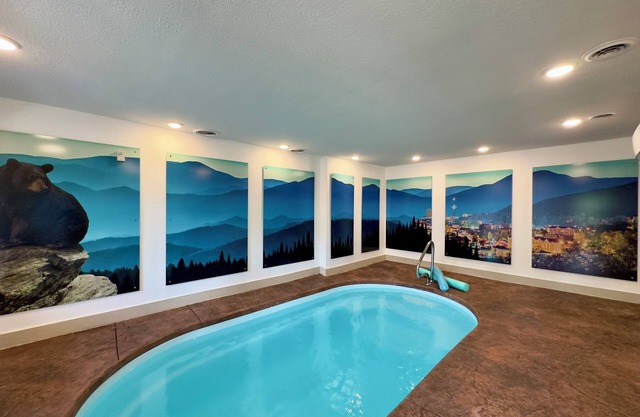 Brand New w/ indoor pool, XBOX, Hot Tub, & arcade games! Central location!
