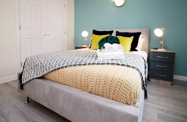 Brandon Hill Villa by Mia Living (2 bedroom apartment with private terrace)