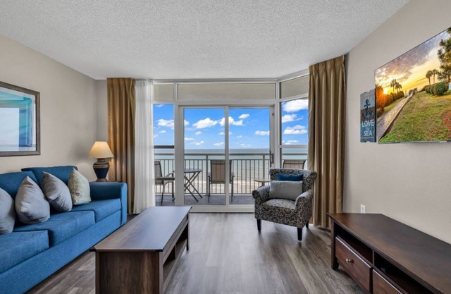 Breathtaking 2BR Condo w Floor-to-Ceiling Windows Overlooking Ocean