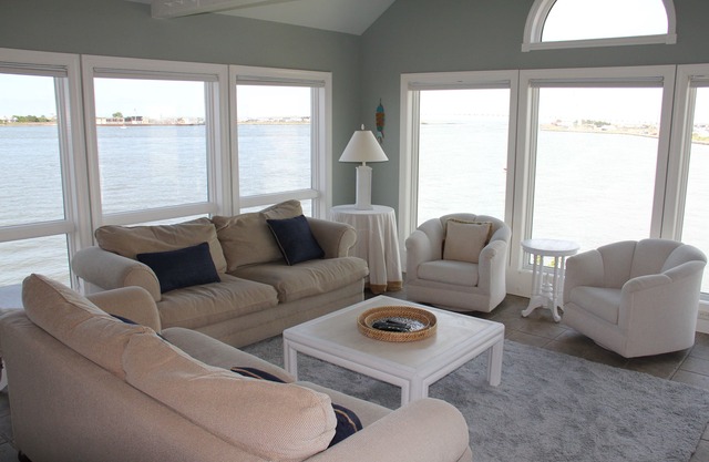 Breathtaking Sunrise-Sunset Views From Waterfront Home with Elevator